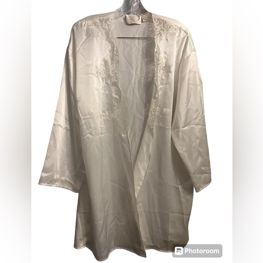 Victoria’s Secret vintage kimono style white robe with lace one size bride